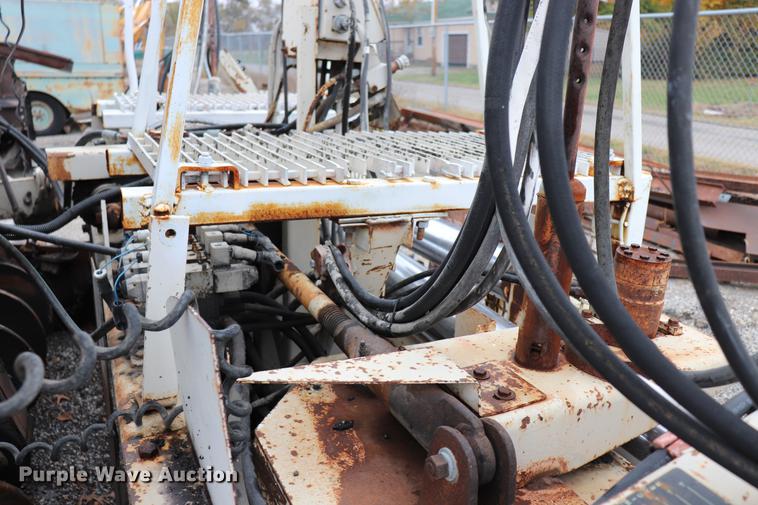 image for item ED9725 Cedarapids CR461 paver