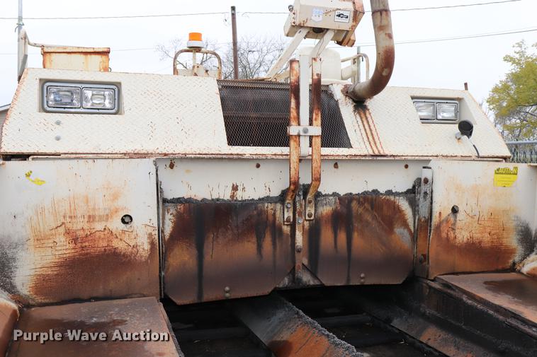 image for item ED9725 Cedarapids CR461 paver