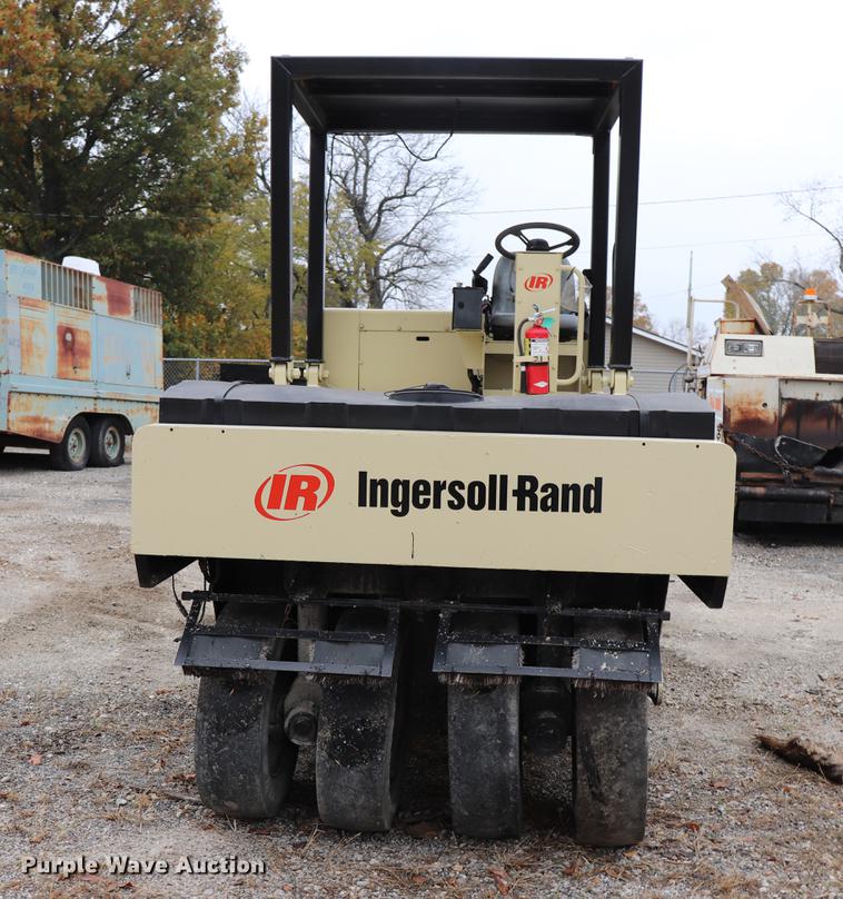 image for item ED9726 2002 Ingersoll Rand PT125R pneumatic roller