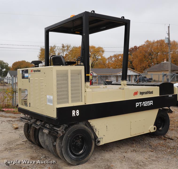 image for item ED9726 2002 Ingersoll Rand PT125R pneumatic roller