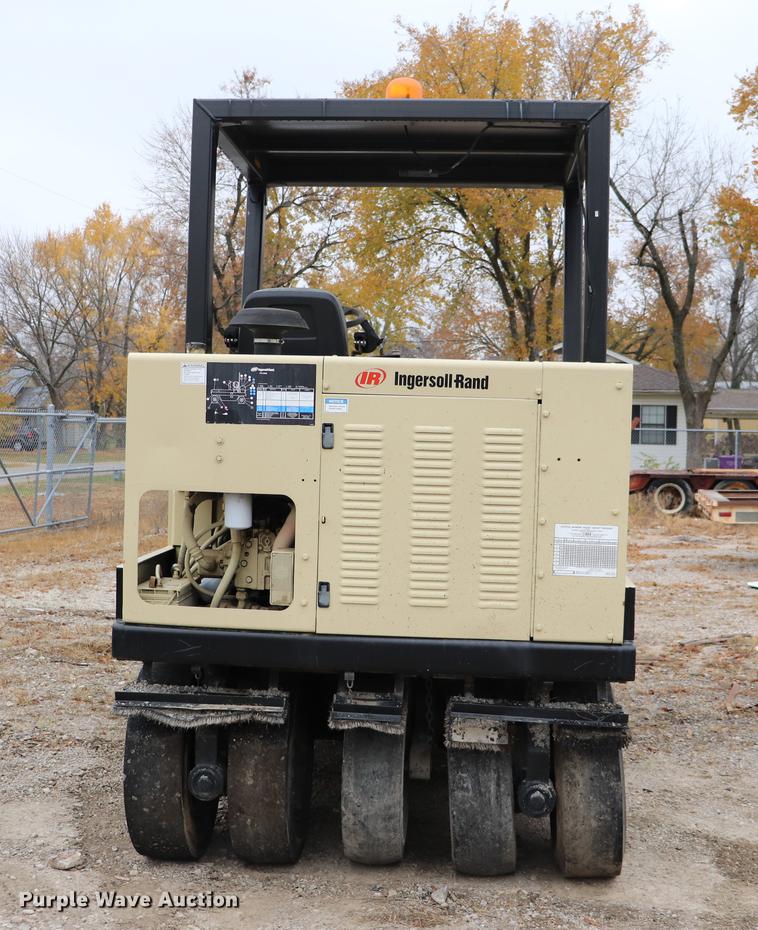 image for item ED9726 2002 Ingersoll Rand PT125R pneumatic roller