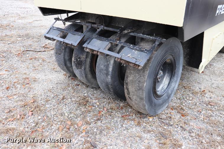 image for item ED9726 2002 Ingersoll Rand PT125R pneumatic roller