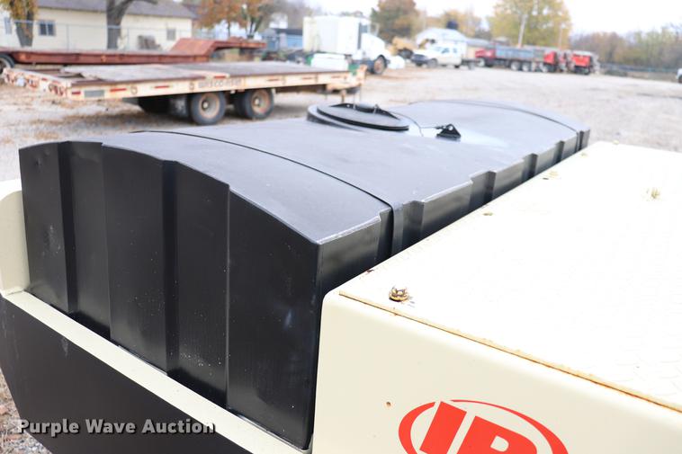 image for item ED9726 2002 Ingersoll Rand PT125R pneumatic roller