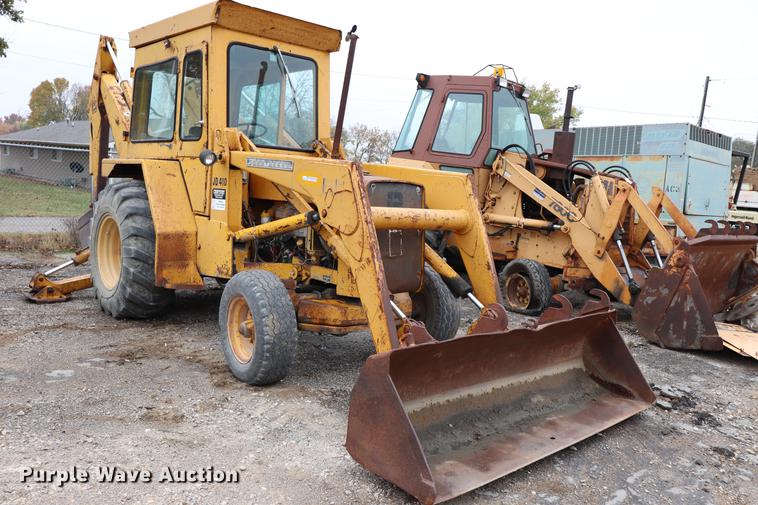 image for item ED9732 1979 John Deere 410 backhoe