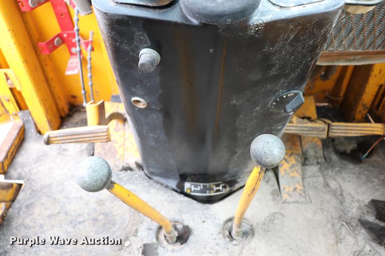 image for item ED9732 1979 John Deere 410 backhoe