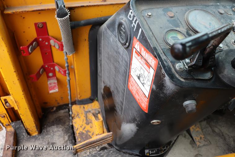 image for item ED9732 1979 John Deere 410 backhoe