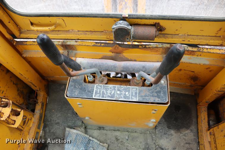 image for item ED9732 1979 John Deere 410 backhoe