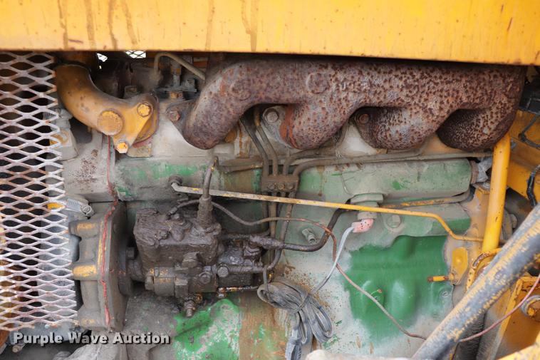 image for item ED9732 1979 John Deere 410 backhoe