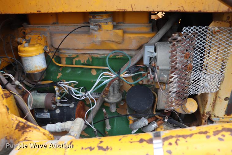 image for item ED9732 1979 John Deere 410 backhoe