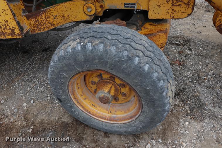 image for item ED9732 1979 John Deere 410 backhoe