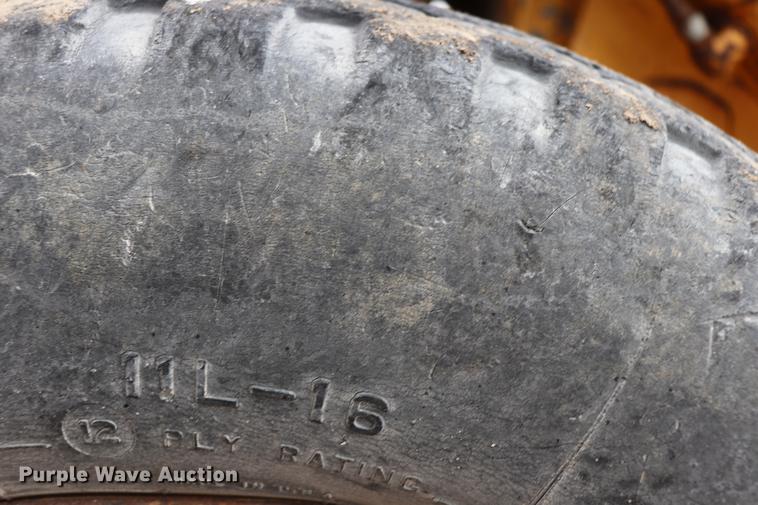 image for item ED9732 1979 John Deere 410 backhoe