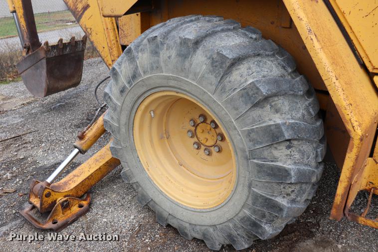 image for item ED9732 1979 John Deere 410 backhoe