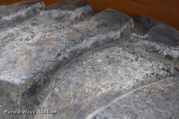 image for item ED9732 1979 John Deere 410 backhoe