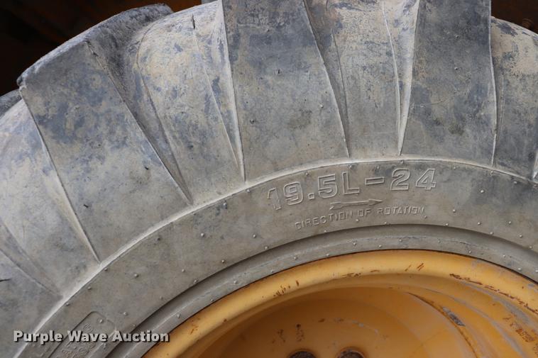 image for item ED9732 1979 John Deere 410 backhoe