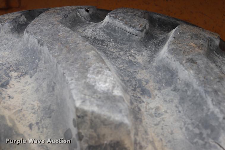 image for item ED9732 1979 John Deere 410 backhoe