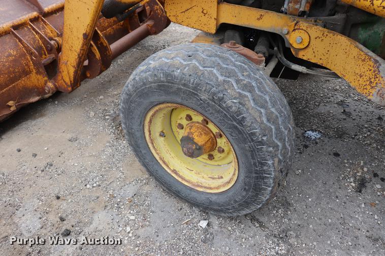 image for item ED9732 1979 John Deere 410 backhoe
