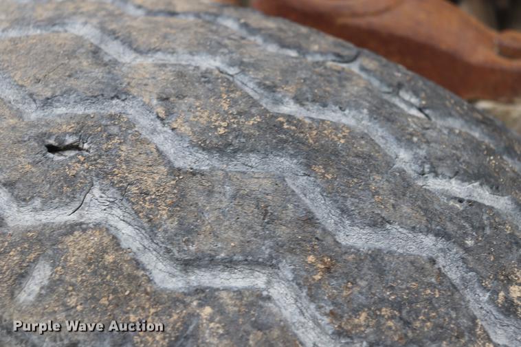 image for item ED9732 1979 John Deere 410 backhoe