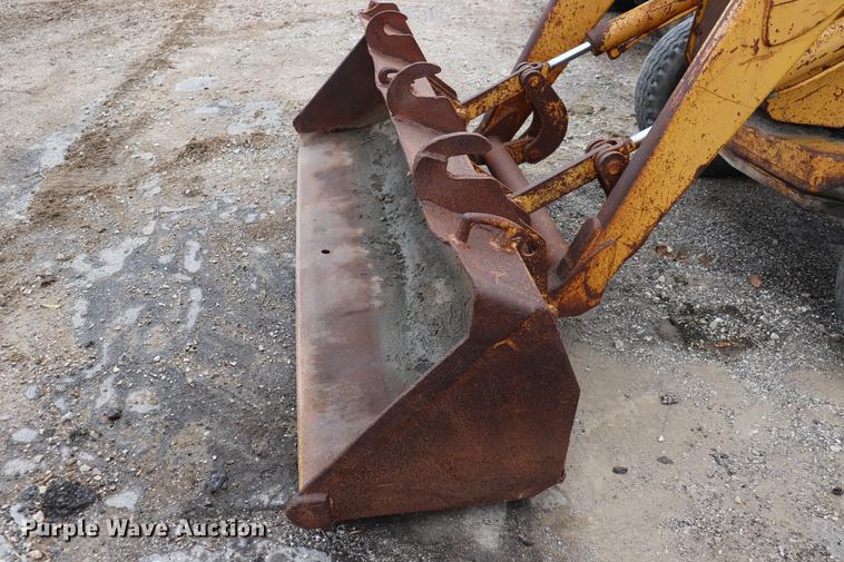 image for item ED9732 1979 John Deere 410 backhoe