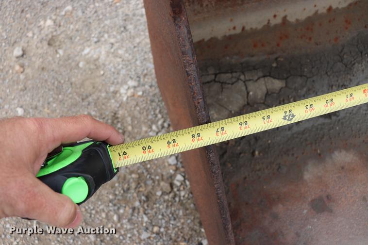 image for item ED9732 1979 John Deere 410 backhoe