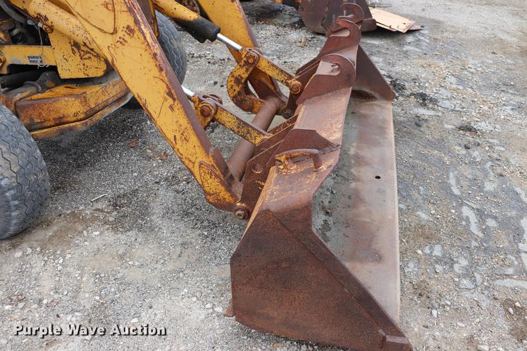 image for item ED9732 1979 John Deere 410 backhoe