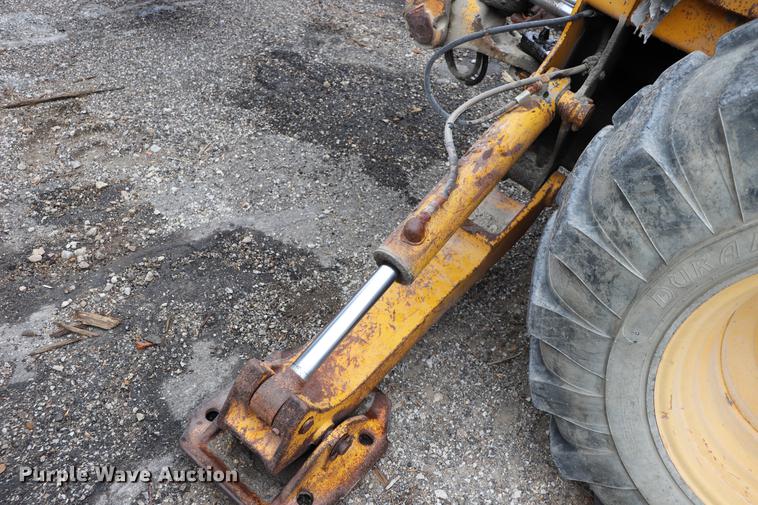 image for item ED9732 1979 John Deere 410 backhoe