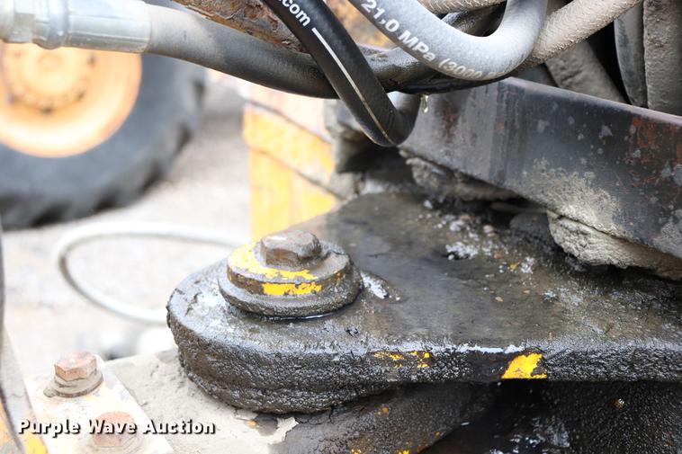 image for item ED9732 1979 John Deere 410 backhoe