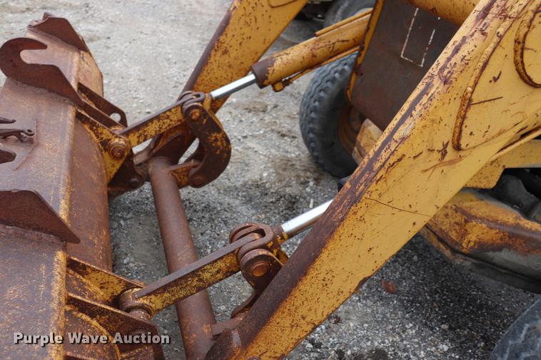 image for item ED9732 1979 John Deere 410 backhoe