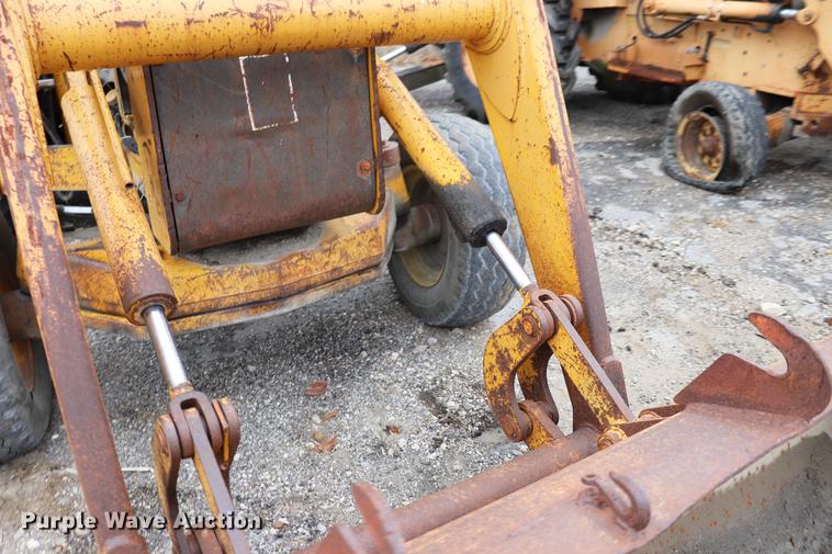 image for item ED9732 1979 John Deere 410 backhoe