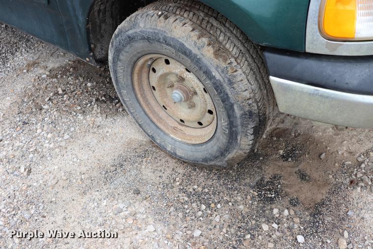 image for item ED9733 1999 Ford F150 SuperCab pickup truck