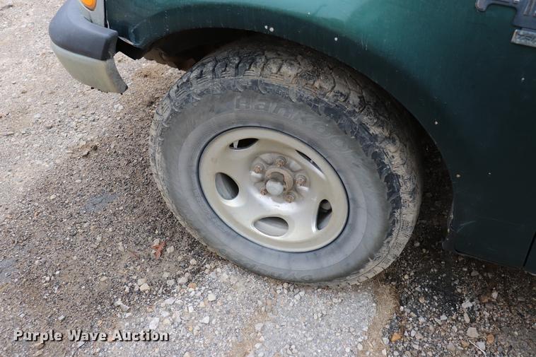 image for item ED9733 1999 Ford F150 SuperCab pickup truck