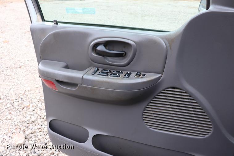 image for item ED9736 2003 Ford F150 SuperCrew pickup truck