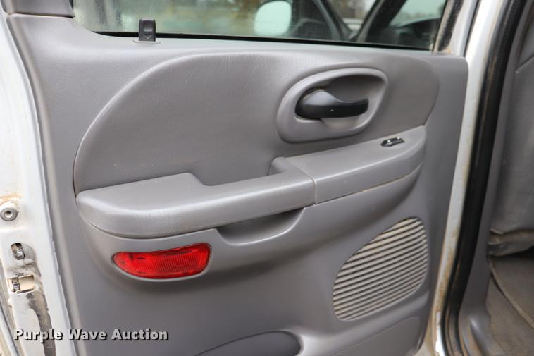 image for item ED9736 2003 Ford F150 SuperCrew pickup truck