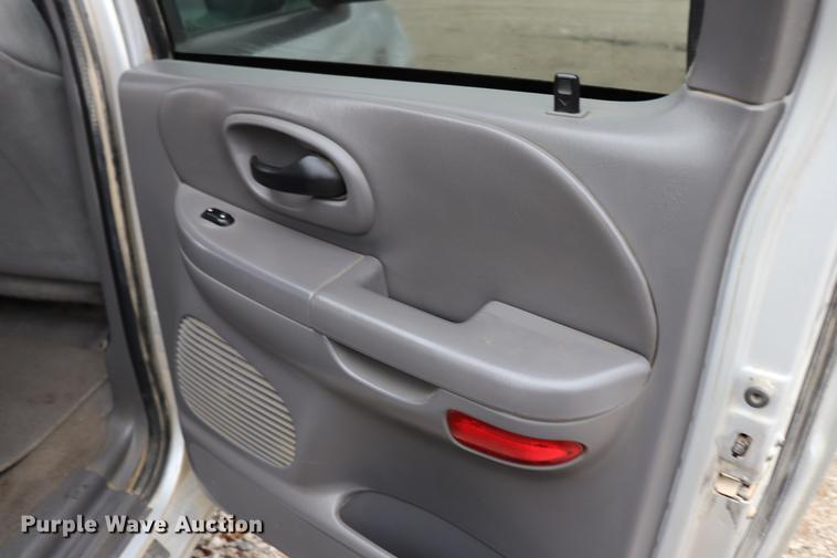 image for item ED9736 2003 Ford F150 SuperCrew pickup truck