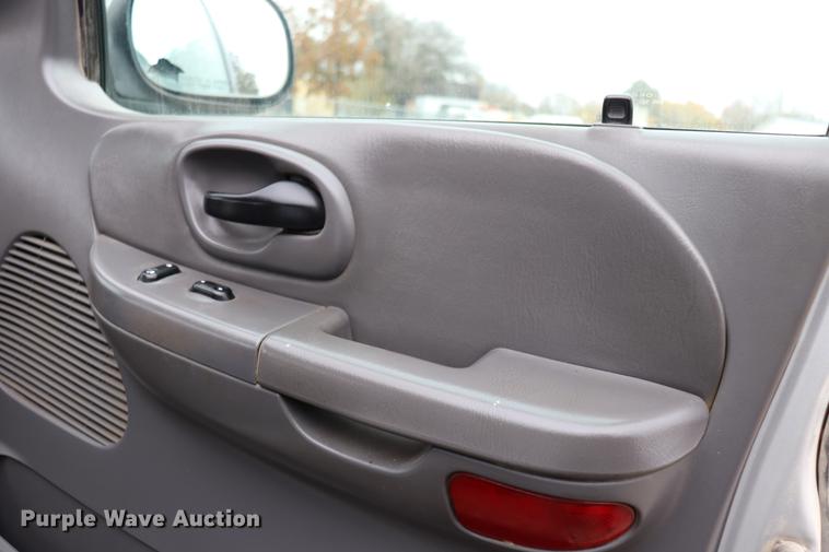 image for item ED9736 2003 Ford F150 SuperCrew pickup truck