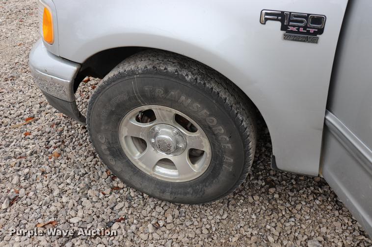 image for item ED9736 2003 Ford F150 SuperCrew pickup truck