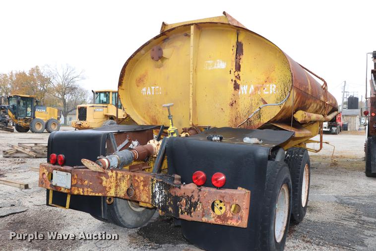 image for item ED9738 1952 Heil tank trailer
