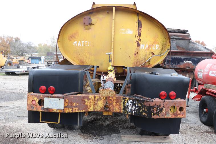 image for item ED9738 1952 Heil tank trailer