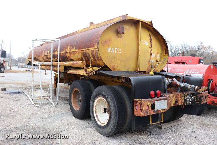 image for item ED9738 1952 Heil tank trailer