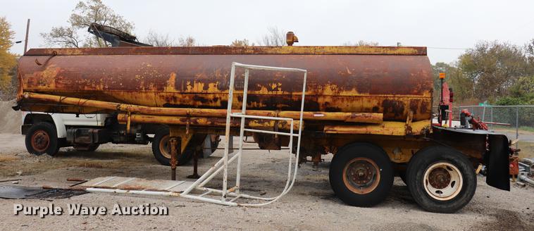 image for item ED9738 1952 Heil tank trailer