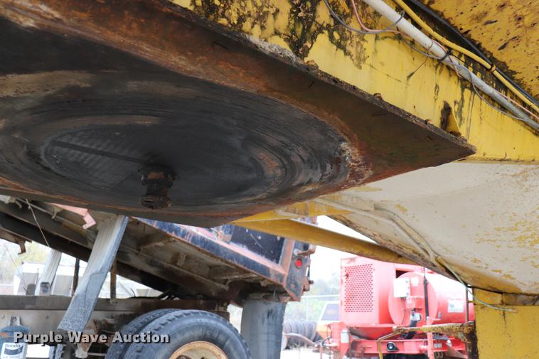 image for item ED9738 1952 Heil tank trailer