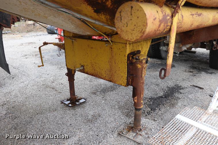 image for item ED9738 1952 Heil tank trailer