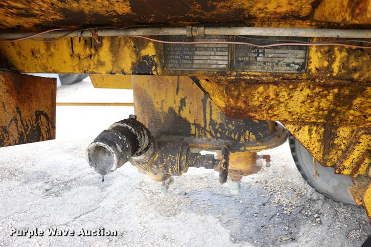 image for item ED9738 1952 Heil tank trailer