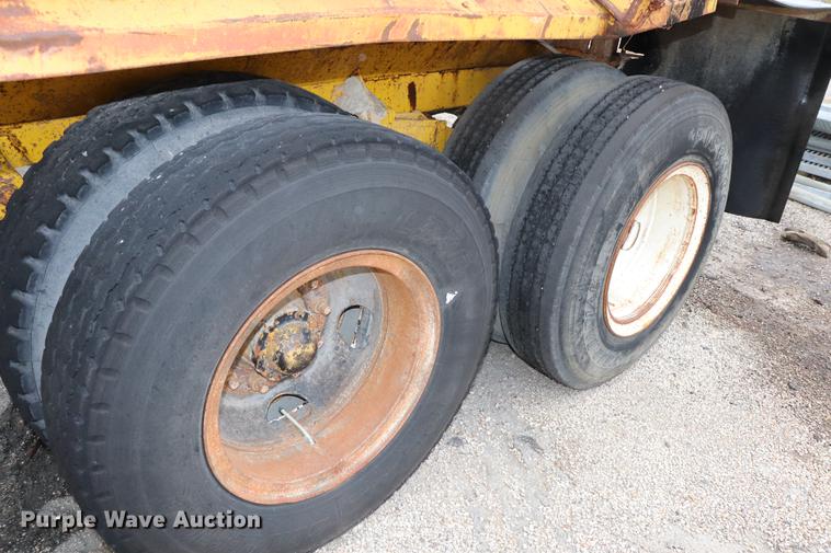 image for item ED9738 1952 Heil tank trailer