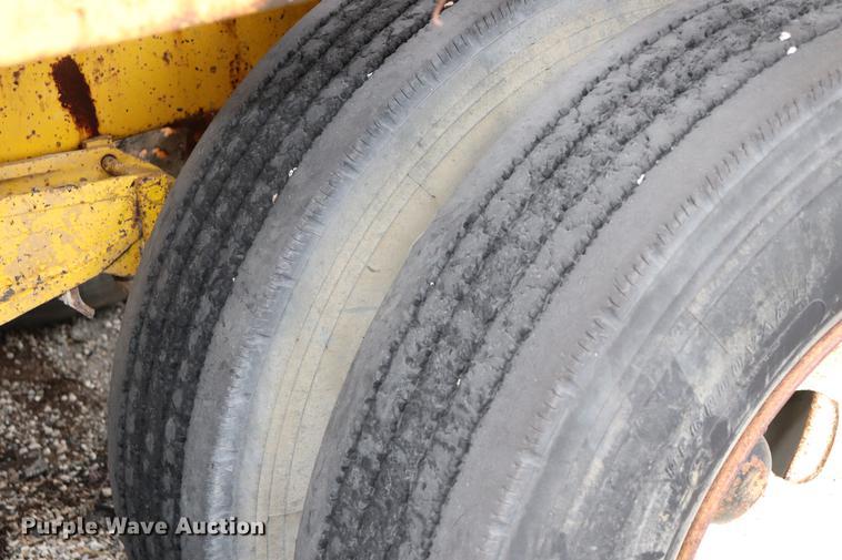 image for item ED9738 1952 Heil tank trailer