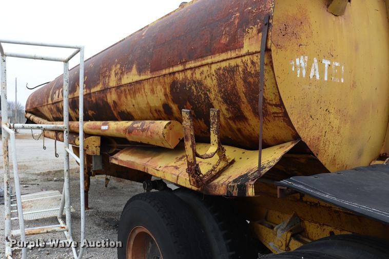 image for item ED9738 1952 Heil tank trailer