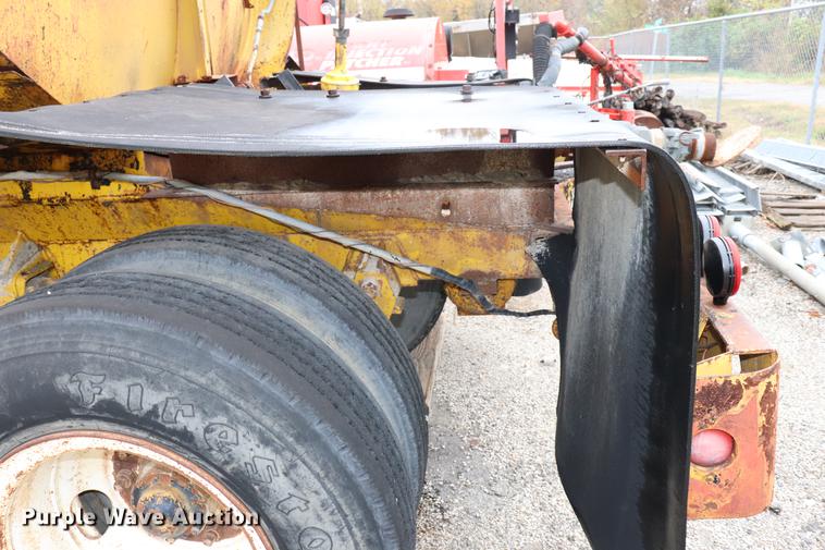 image for item ED9738 1952 Heil tank trailer