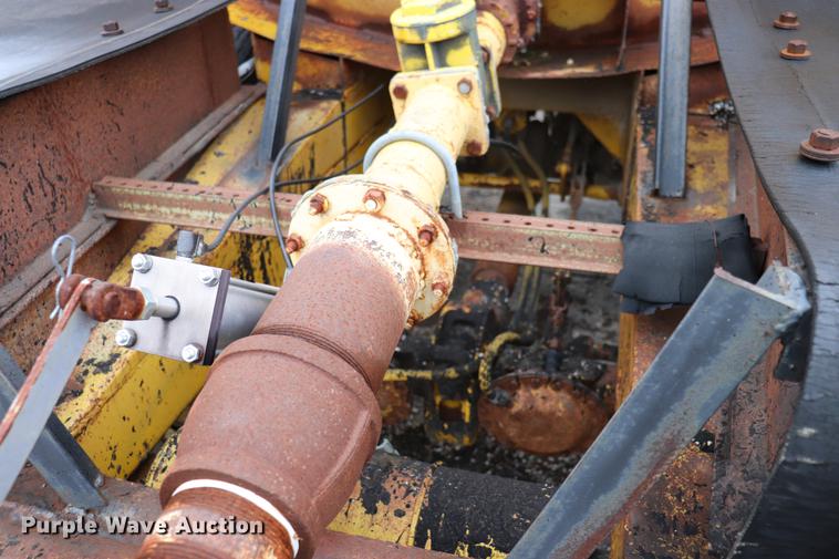 image for item ED9738 1952 Heil tank trailer