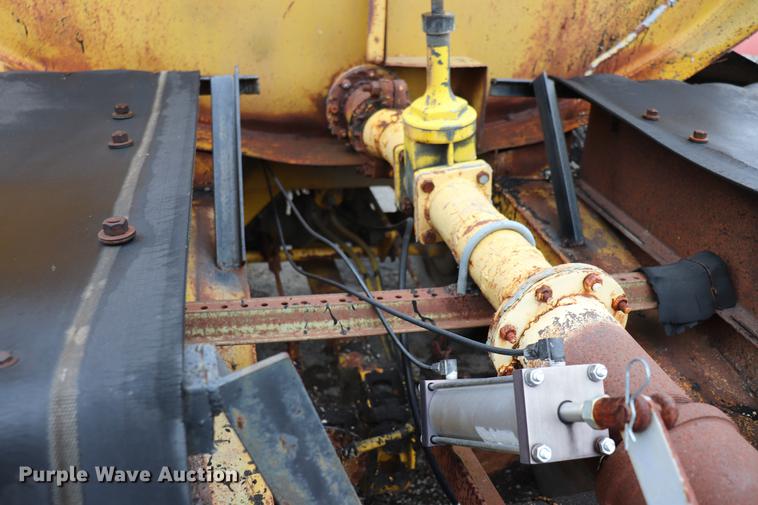 image for item ED9738 1952 Heil tank trailer