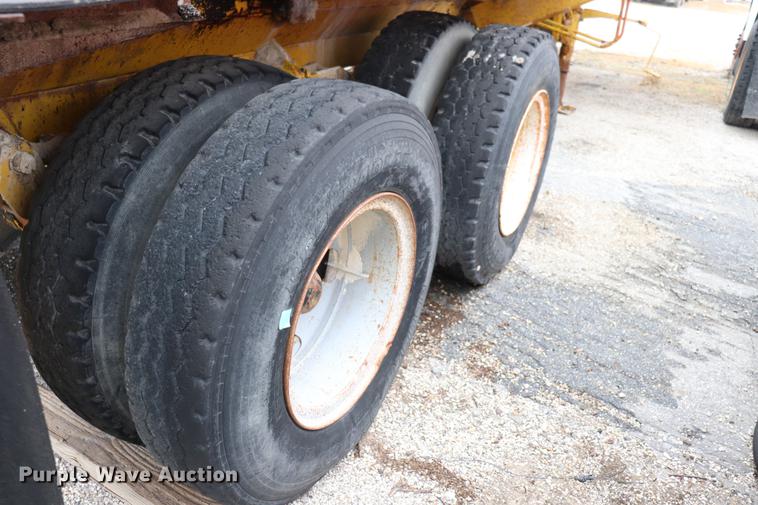 image for item ED9738 1952 Heil tank trailer