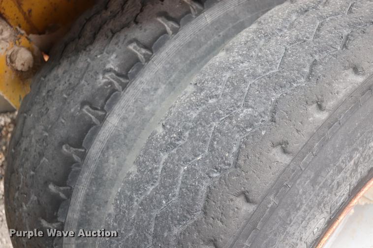 image for item ED9738 1952 Heil tank trailer